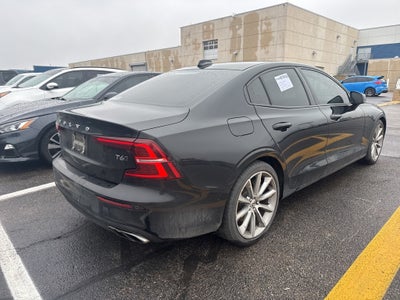 2021 Volvo S60 T6 Momentum