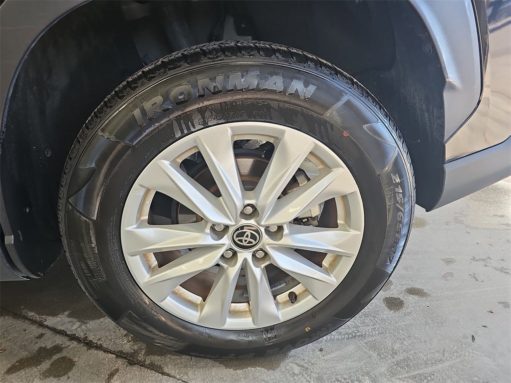 2024 Toyota Corolla Cross LE