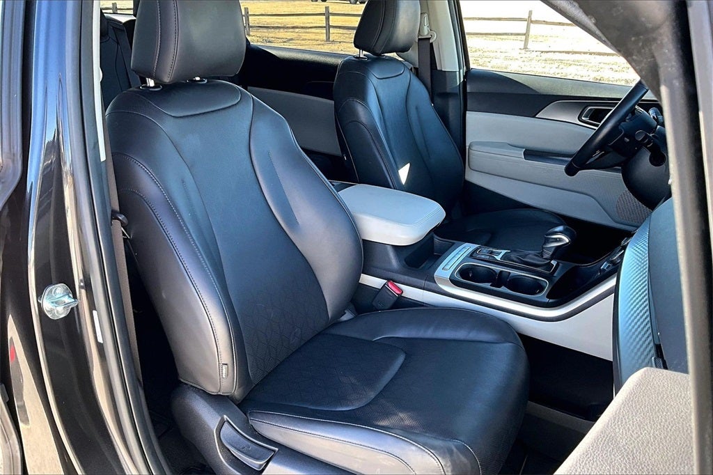 2024 Kia Carnival LX